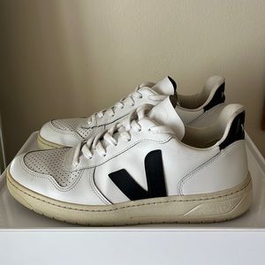 Veja V-10 Leather Sneakers Size 10 Extra White/Black